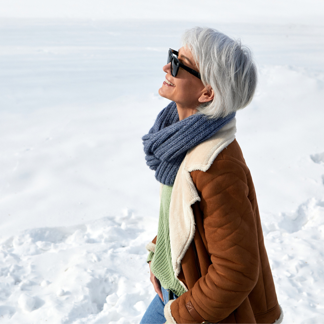 Pomagam 60-letniej mamie uzupełnić garderobę na zimę. 5 rzeczy, które jej poleciłam